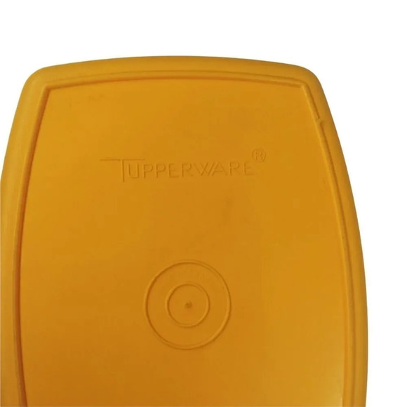 Vintage Tupperware Divided Snack Sandwich Container with Lid  Yellow - Picture 4 of 4